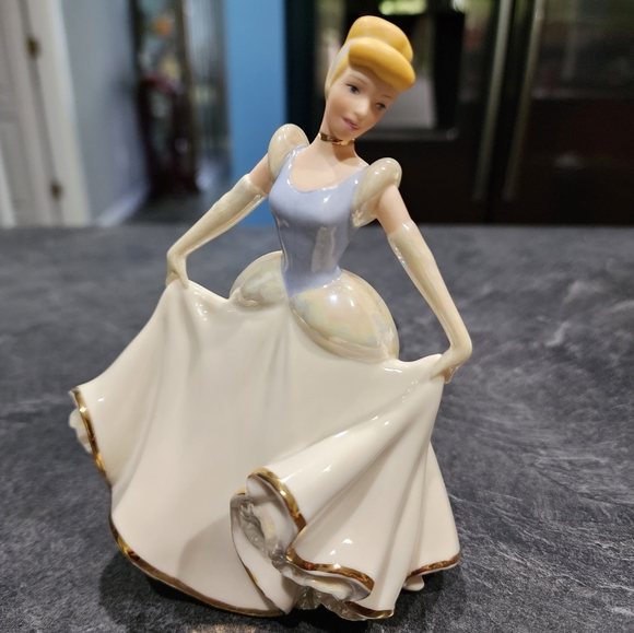 Disney Lenox Cinderella - Picture 1 of 3